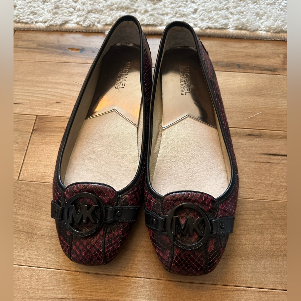 Brand New Michael Kors Flats- size 9